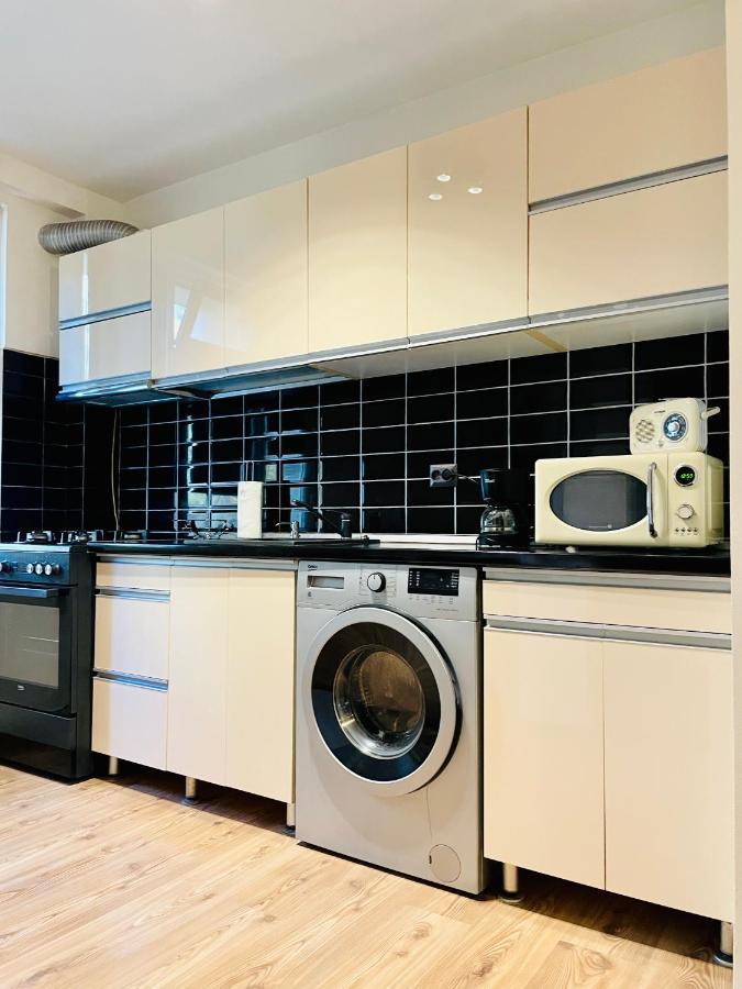Thias Apartment -Parter, Langa Spitalul Marie Curie ブカレスト エクステリア 写真