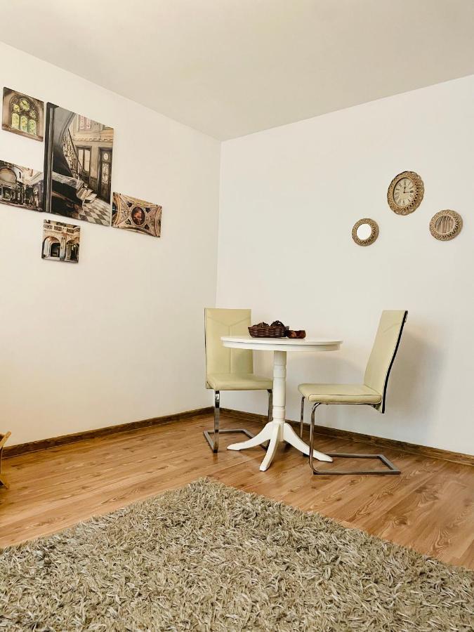 Thias Apartment -Parter, Langa Spitalul Marie Curie ブカレスト エクステリア 写真