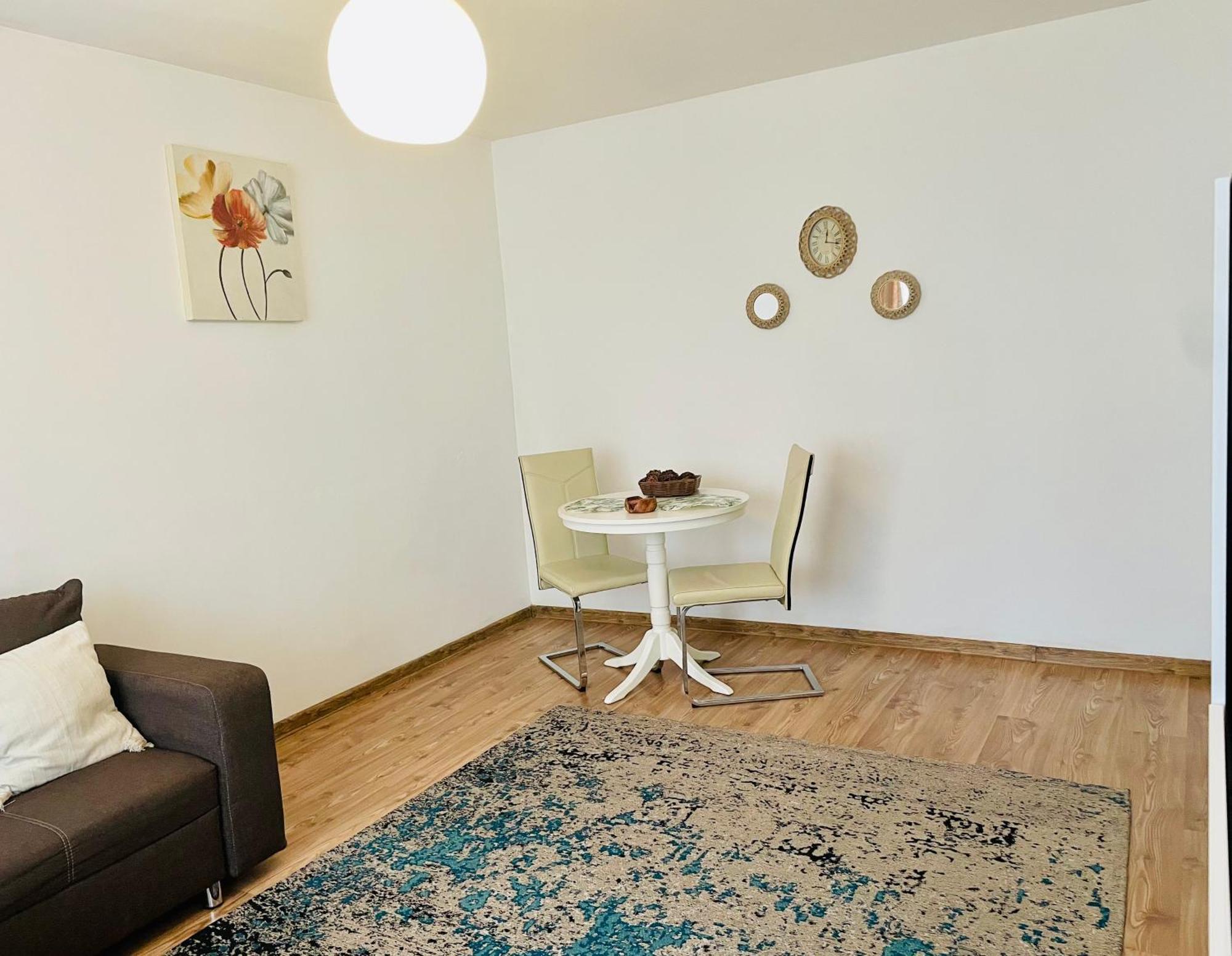 Thias Apartment -Parter, Langa Spitalul Marie Curie ブカレスト エクステリア 写真